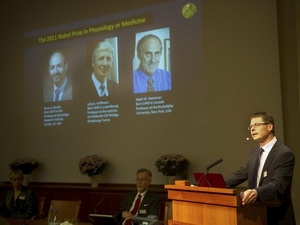 Le Nobel de Médecine à trois spécialistes du système immunitaire, l un décédé